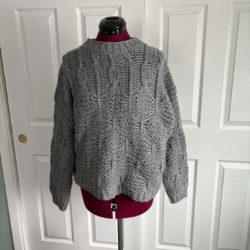 Bluivy Gray Chunky Cable Knit Sweater | S/M